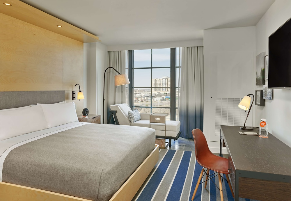 Premium Room, 1 King Bed, City View