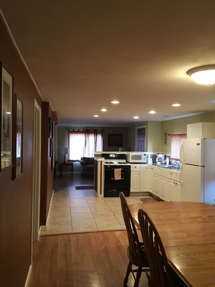 Family House, 3 Bedrooms, 2 Bathrooms photo 2