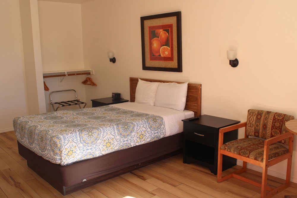 Standard Room, 1 Queen Bed, Non Smoking photo 2