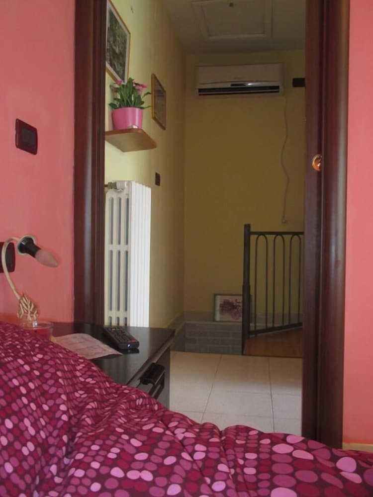 House, 2 Bedrooms photo 2