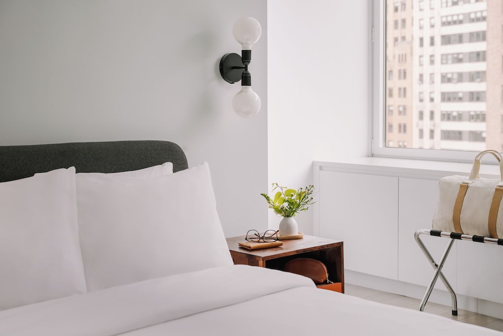 Deluxe Studio, 1 King Bed With Sofa Bed, City View photo 2