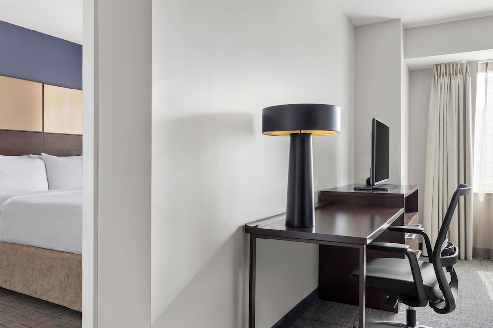 Studio, 1 King Bed with Sofa bed (Hearing Accessible)