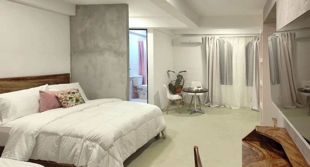 Design Double Room, 2 Queen Beds, Non Smoking, Mountain View photo 2