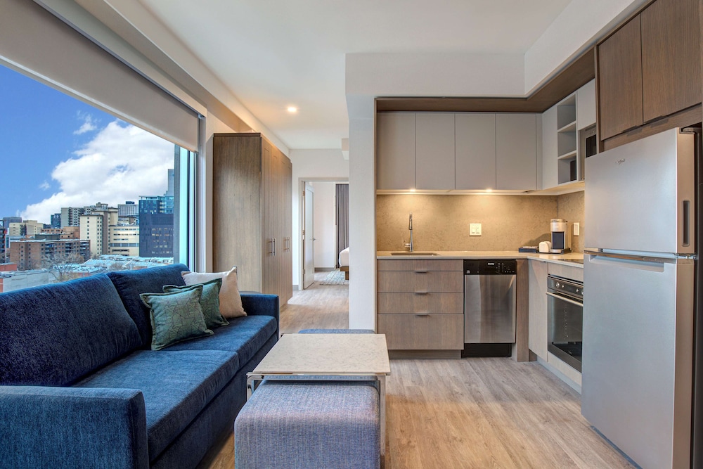 Suite, 1 Bedroom, Balcony - Photo 8