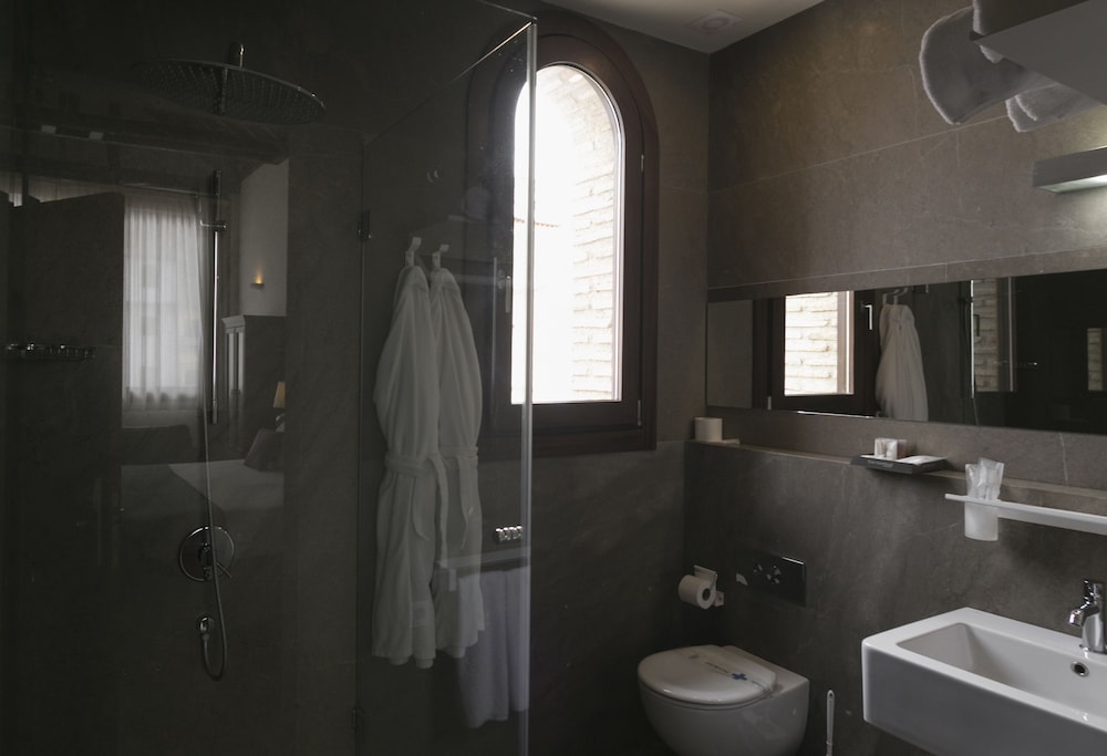 Suite (Alhambra View) - Photo 19