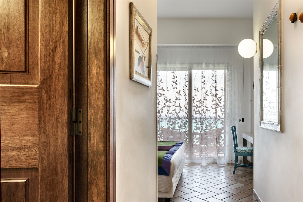 Classic Triple Room - Photo 2