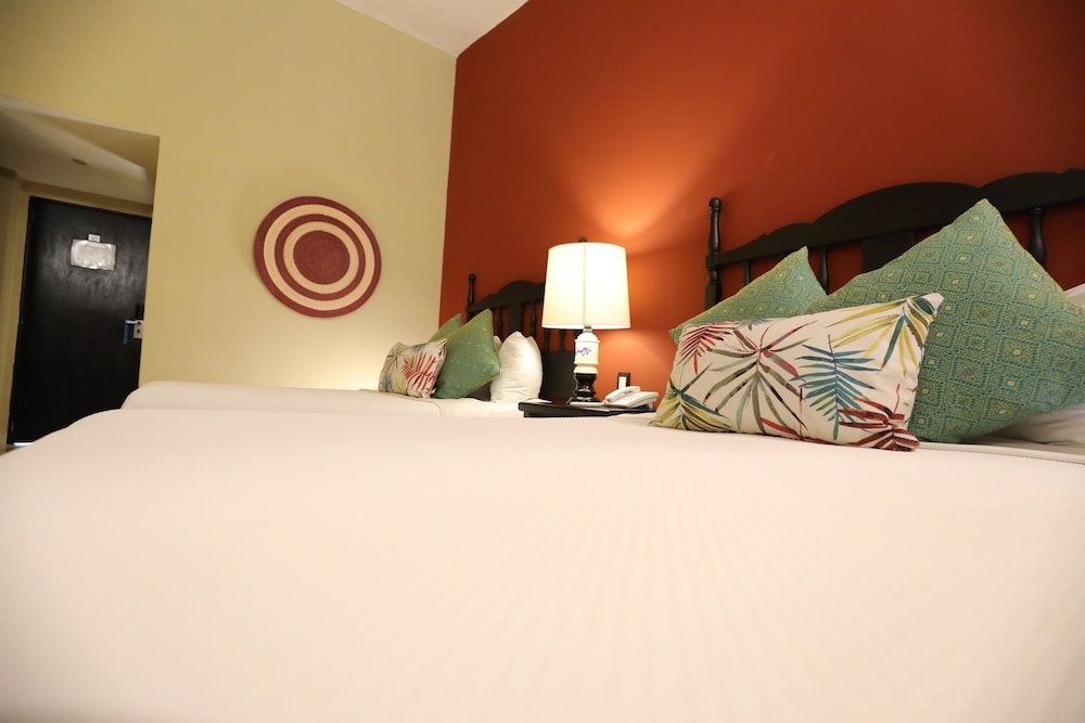 Standard Room, 2 Double Beds, Garden View - Photo 6
