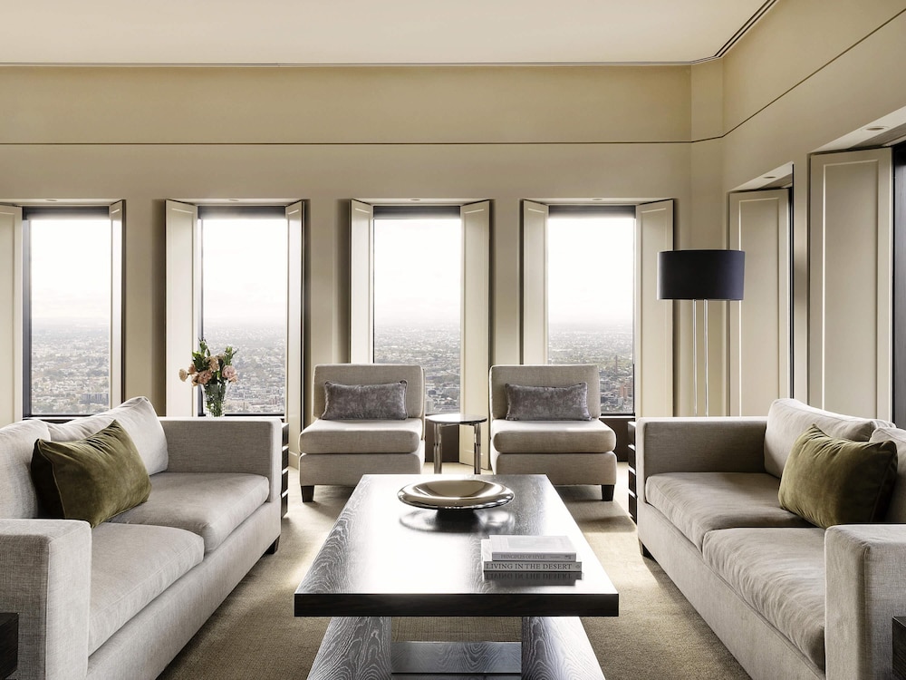 Deluxe Suite, 1 King Bed, City View