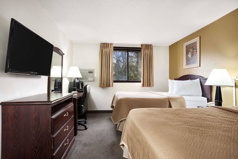 Room, 2 Double Beds, Non Smoking - Photo 1