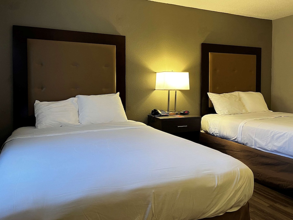 Standard Room, 2 Double Beds, Non Smoking - Photo 1