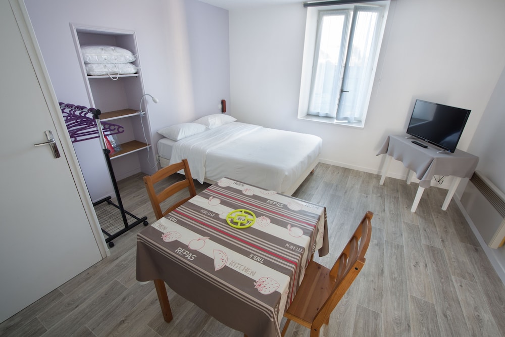 Studio, Kitchenette