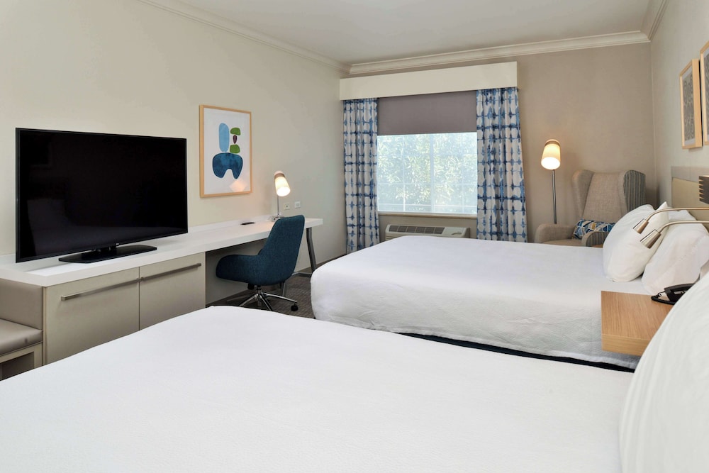 Room, 2 Queen Beds, Accessible, Bathtub - Photo 1