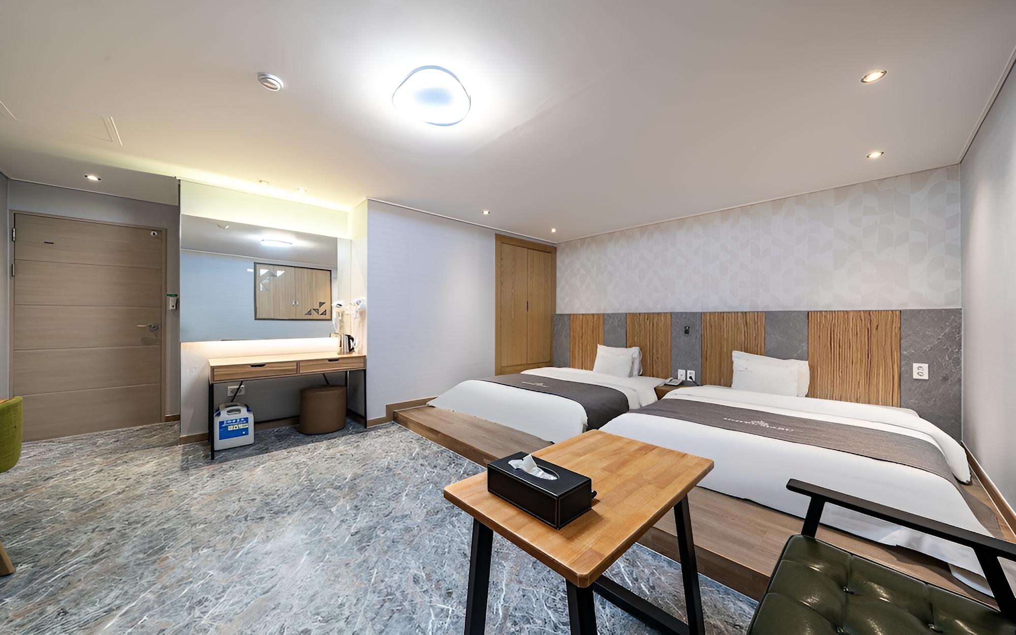 Room (Twin) photo 1