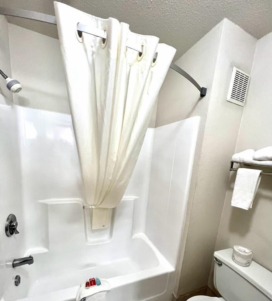 Standard Room, 1 Queen Bed, Non Smoking - Photo 8