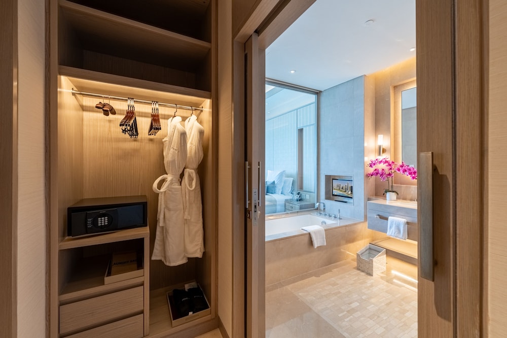 Luxe Sea View | Twin Beds photo 3