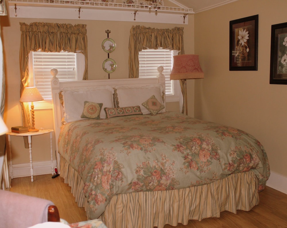 Northlawn Carriage House photo 2