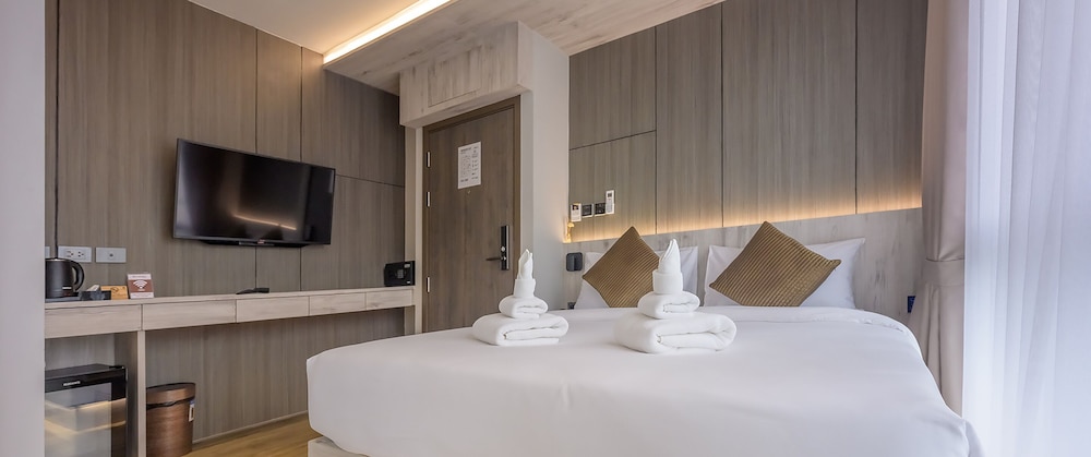 Deluxe Room - Photo 5