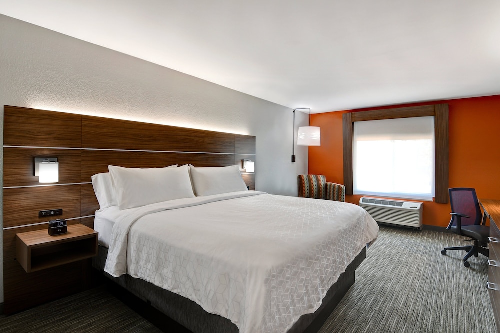 Standard Room, 1 King Bed - Photo 3