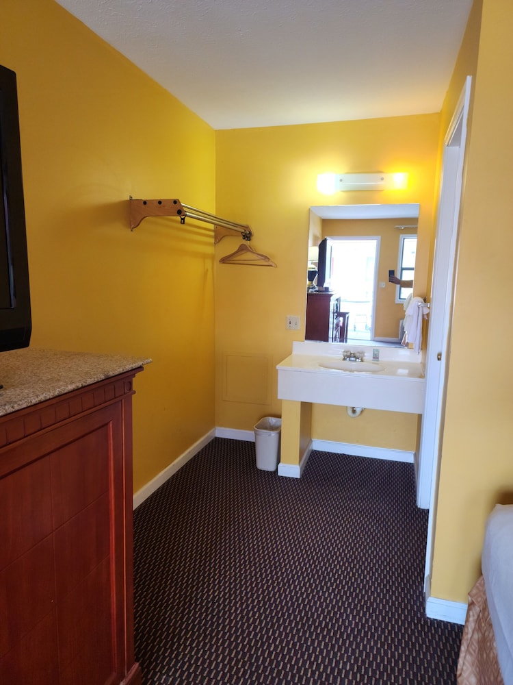 Basic Double Room photo 2