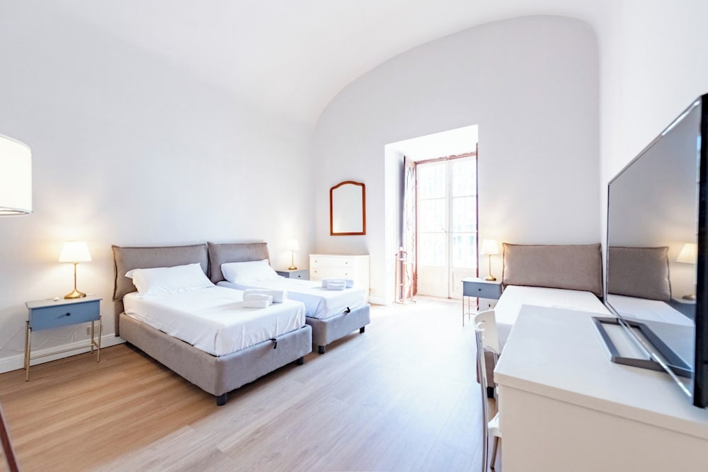 Family Apartment, Multiple Bedrooms (Nobel - Historic Center) photo 1