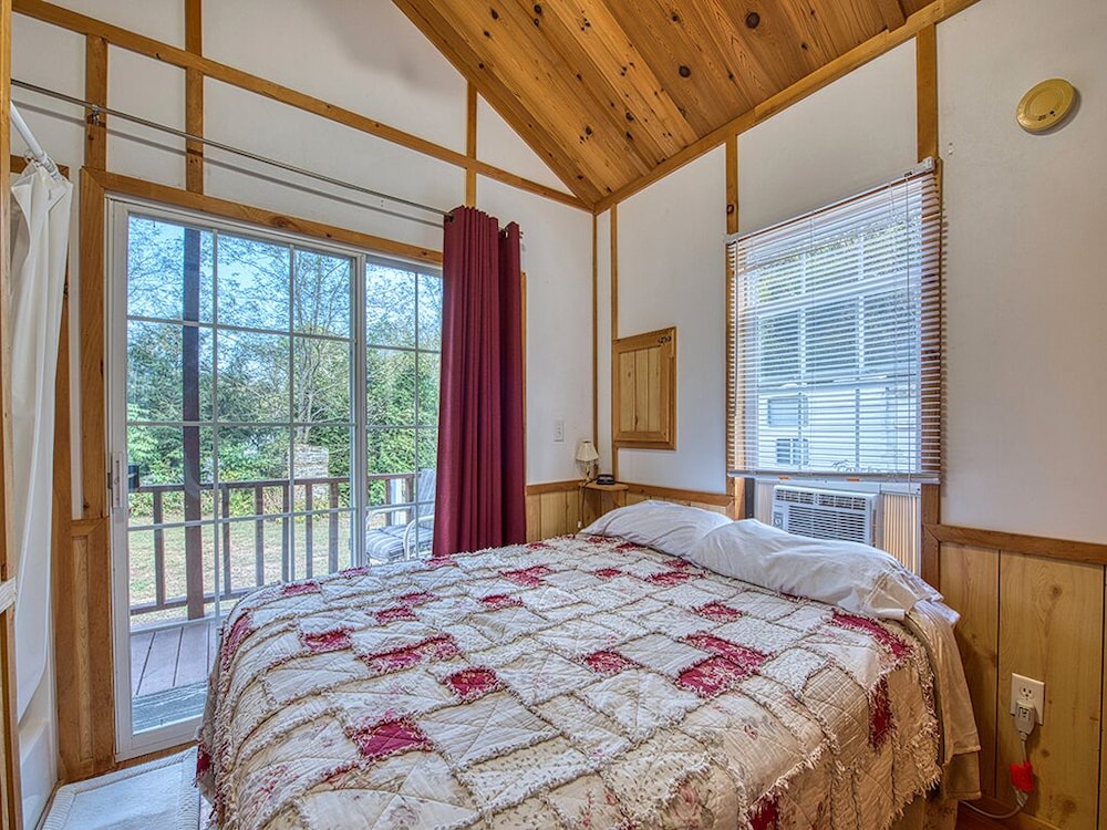 Cabin, Private Bathroom, Mountain View (Bat Cave) - Photo 4