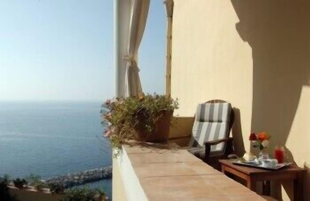 Standard Double Room, Partial Sea View