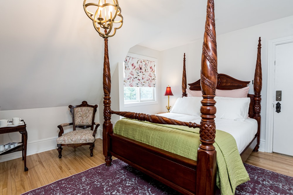 Room, 1 Queen Bed (Brandt) photo 3