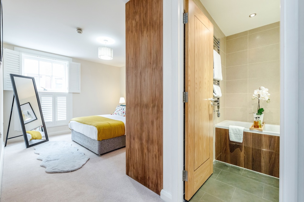 Large Apartment Close To Windsor Castle photo 2