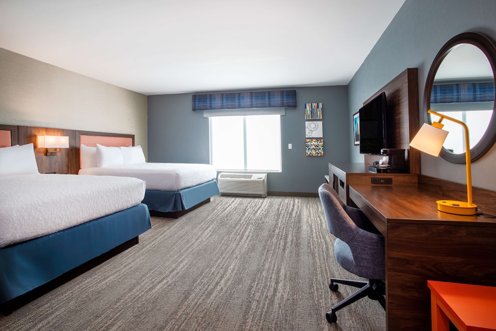 Room, 2 Queen Beds, Accessible, Bathtub - Photo 2