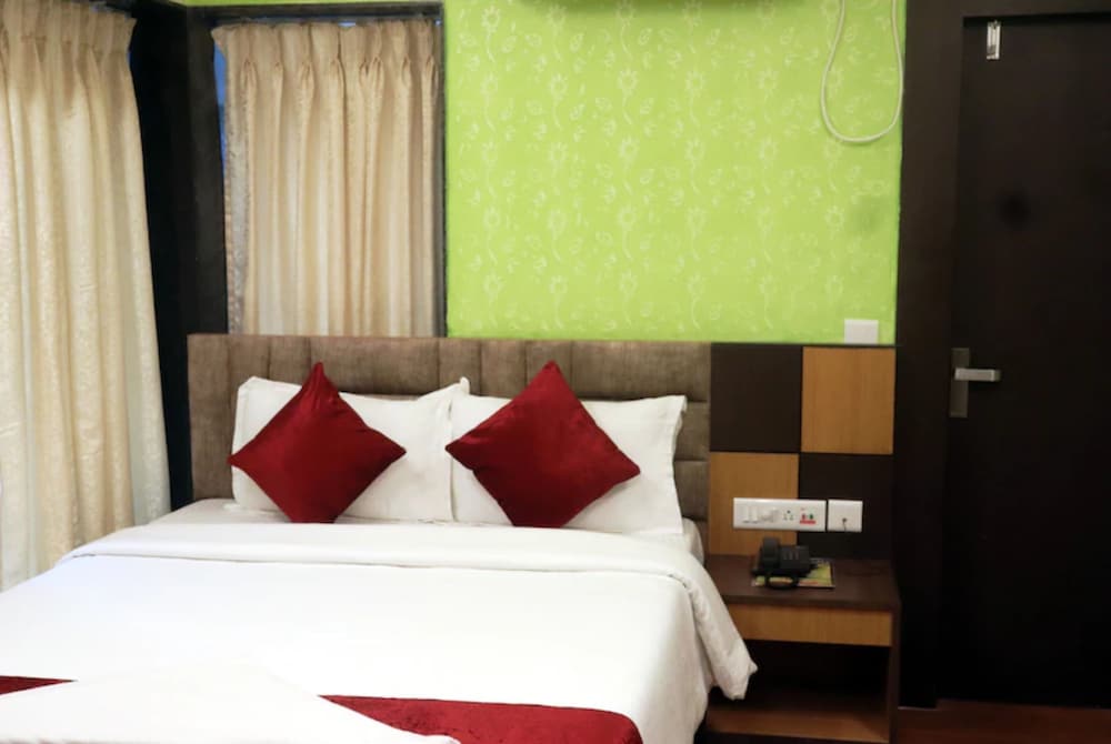 Deluxe Studio Suite, City View photo 1