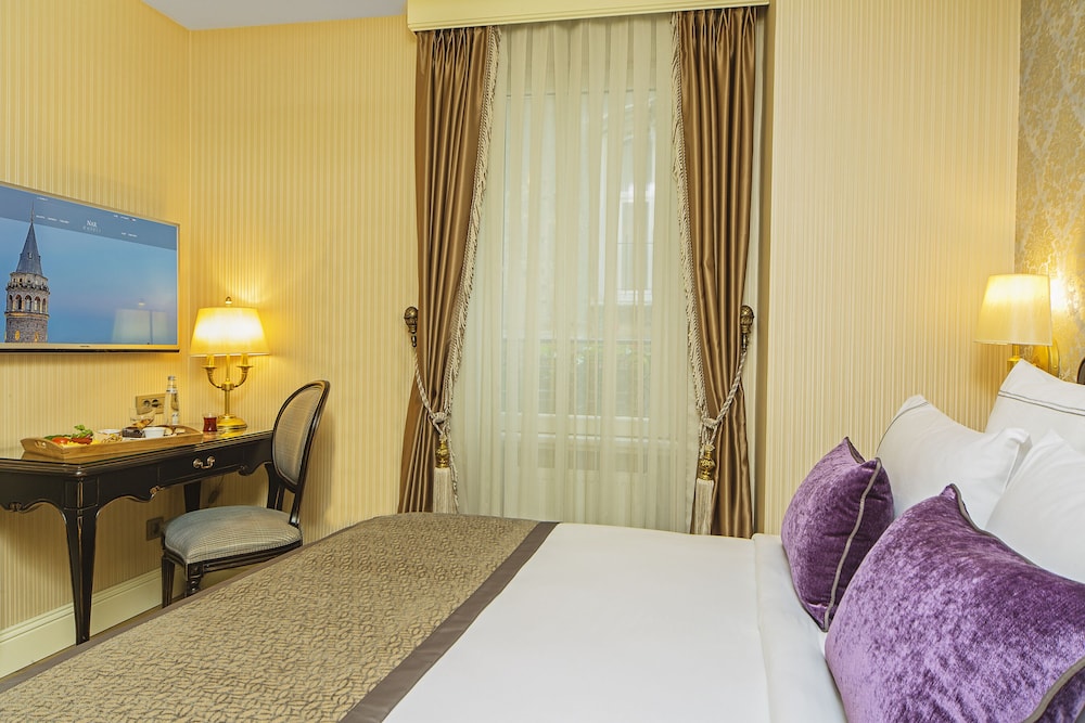 Deluxe Suite, 1 Queen Bed photo 1