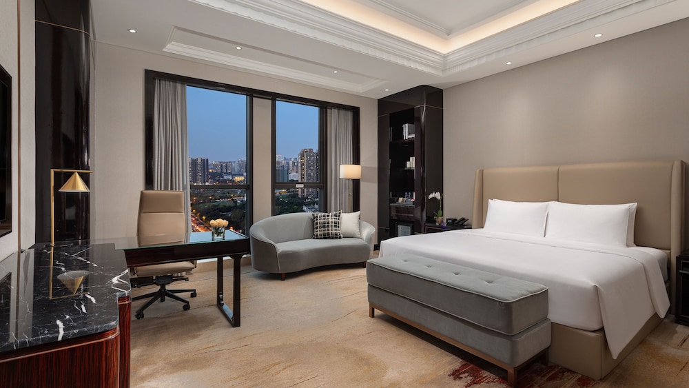 Crowne Plaza City View King Room
