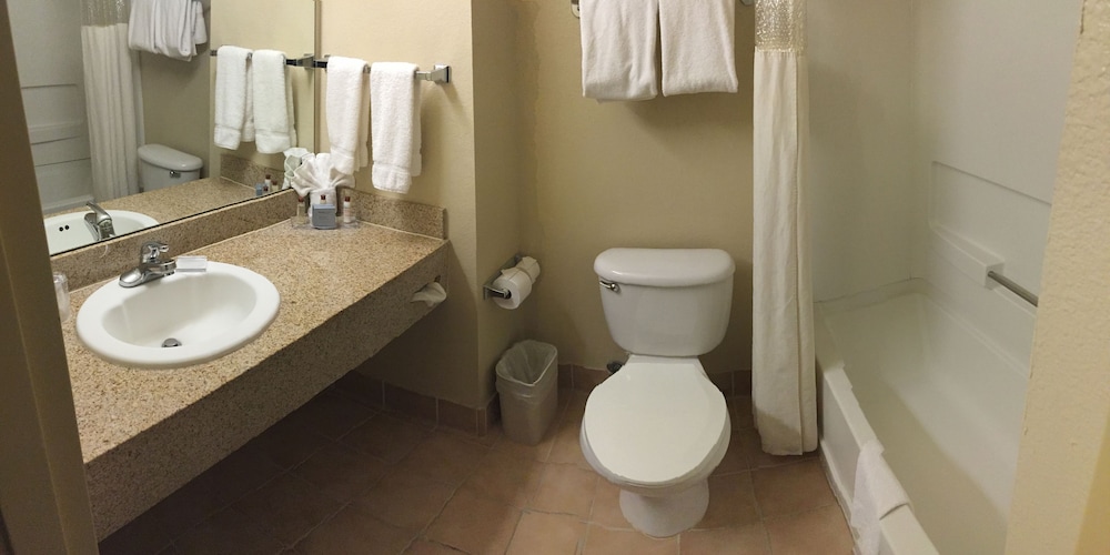 Suite, Multiple Beds, Non Smoking - Photo 6