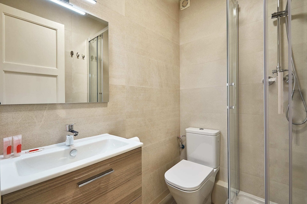 Apartment, 4 Bedrooms, Balcony photo 3