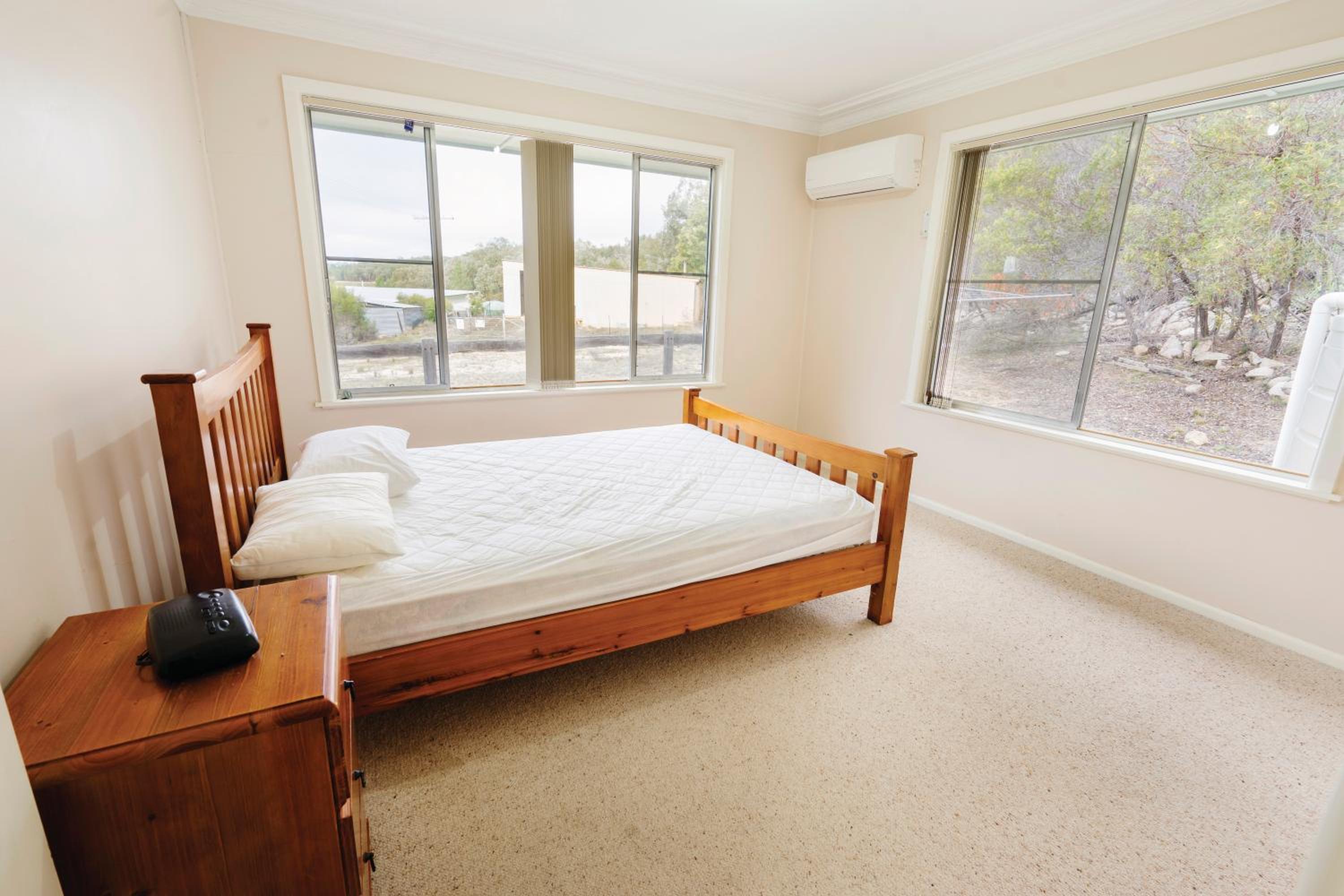 Three-Bedroom House photo 3