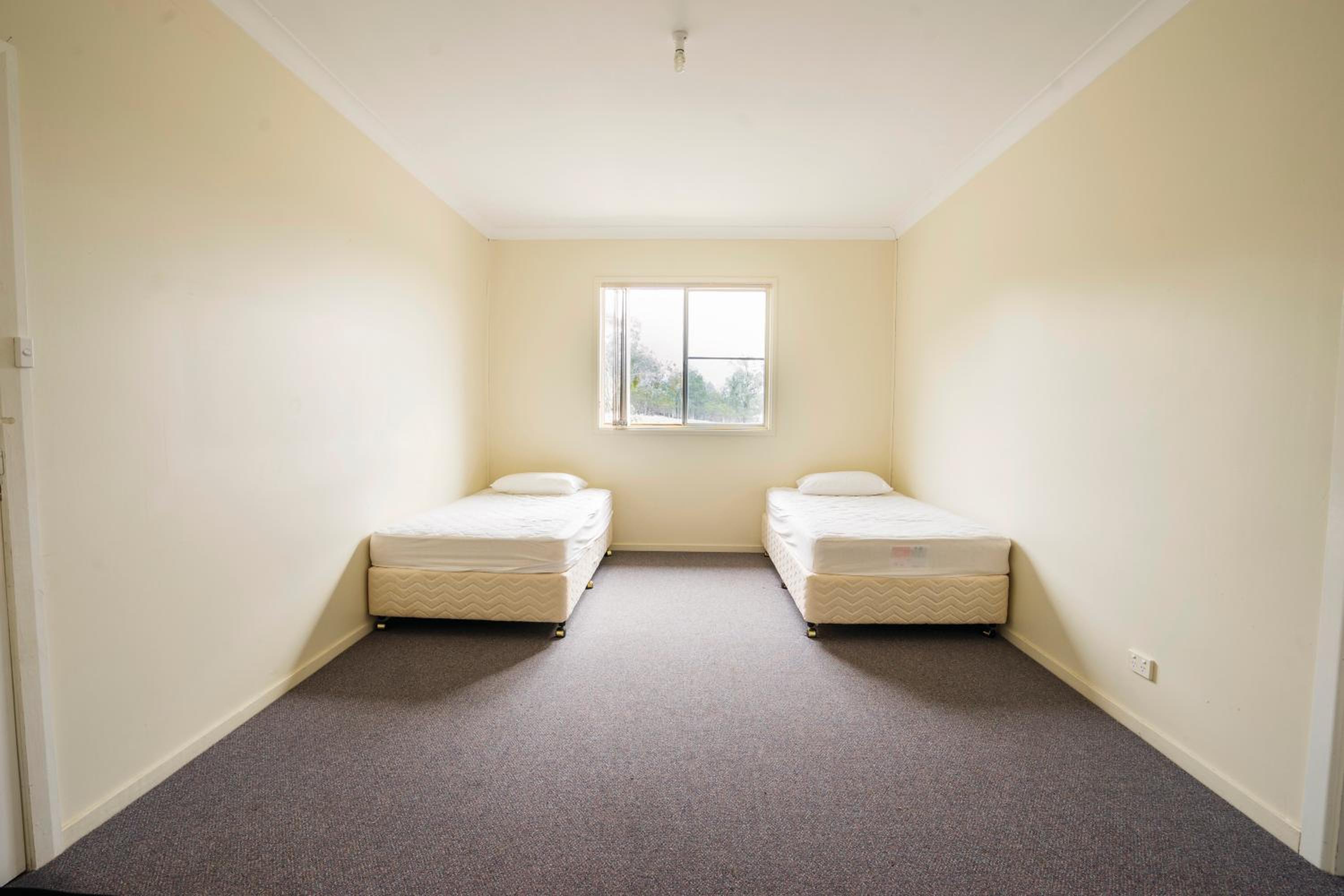 Six-Bedroom House photo 1