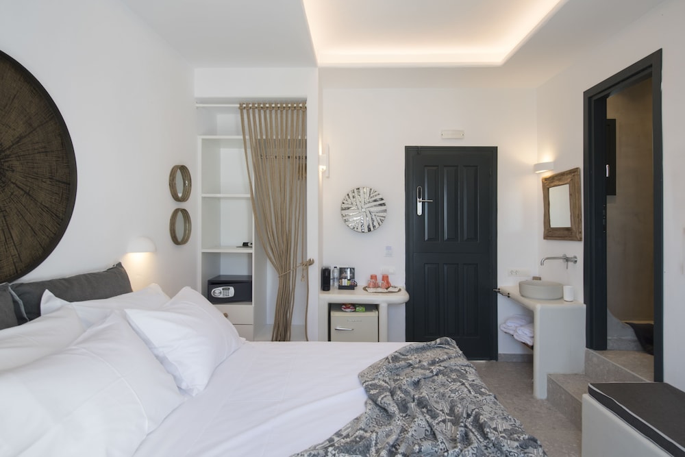 Deluxe Double Room, Partial Sea View photo 2