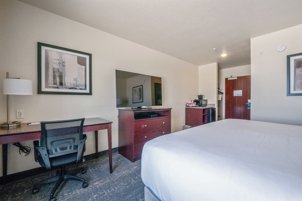 Room, 1 King Bed, Non Smoking (Guestroom) - Photo 3