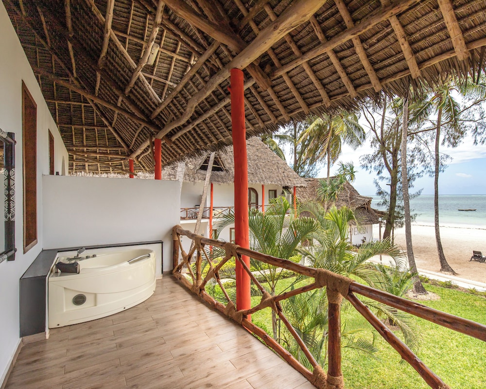 Superior Room, Partial Sea View photo 2