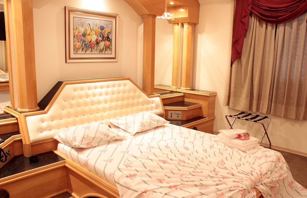 Deluxe Room, Jetted Tub