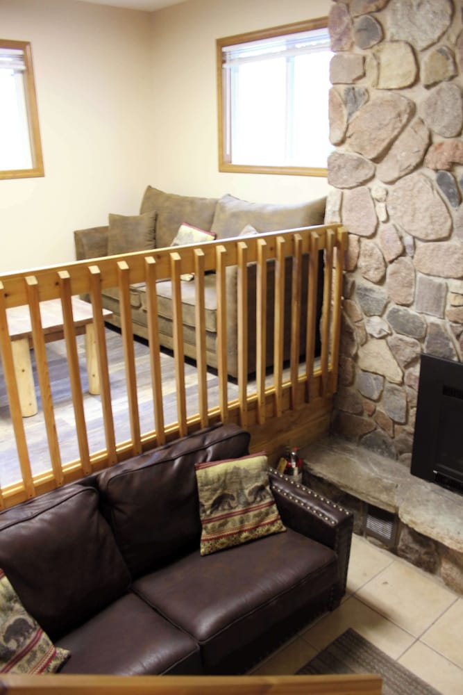 Room (Alpine Haus) - Photo 9