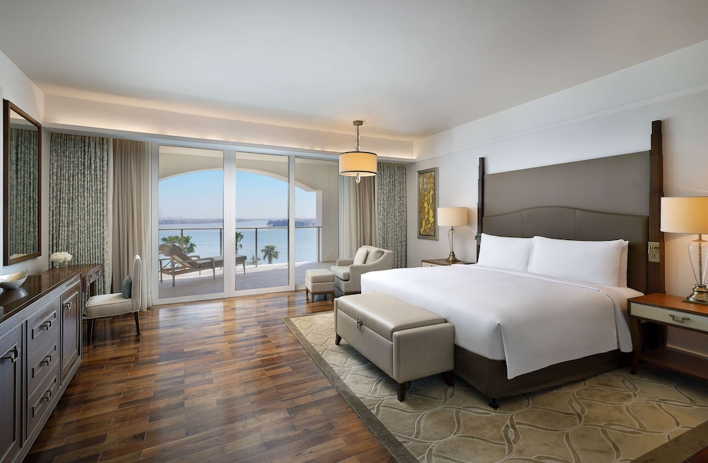 Grand Waldorf Astoria Suite with Sea View