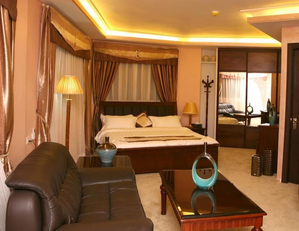 Standard Suite, City View photo 3