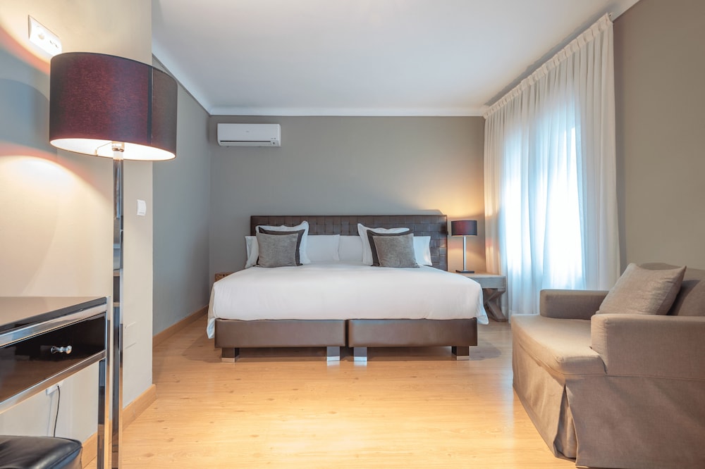 Superior Double Room, 1 King Bed, Balcony, City View