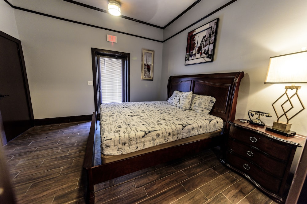 Presidential Suite, 2 Bedrooms, Kitchenette, Twin over Full (Room 12) photo 2