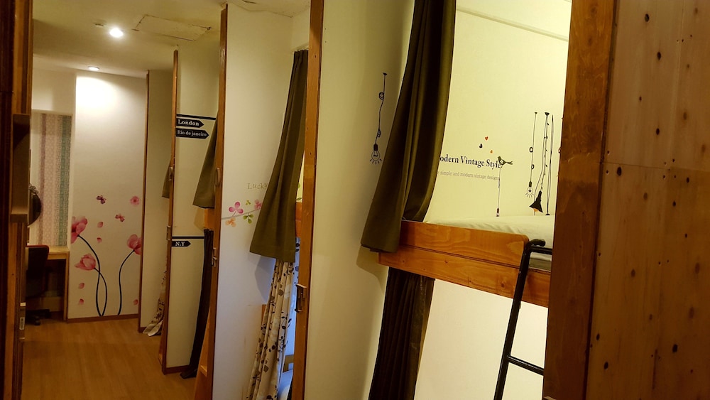 Basic Shared Dormitory, Women only, Shared Bathroom photo 2