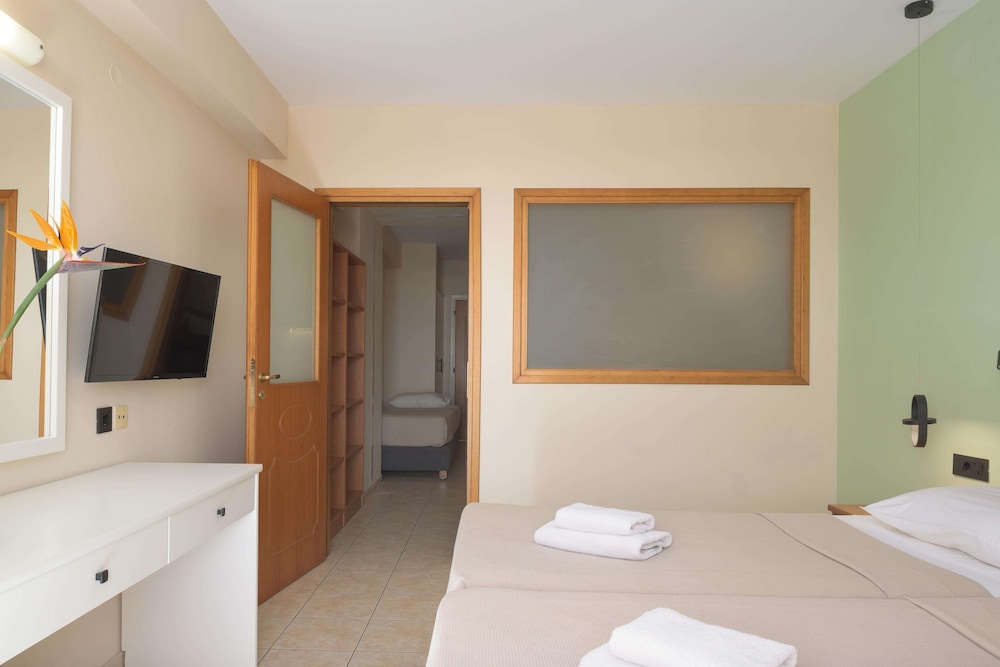 Apartment, 1 Bedroom, Sea View - Photo 2