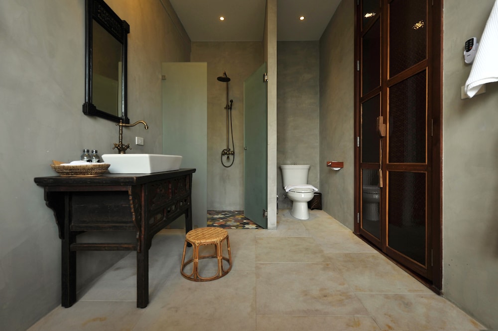 Deluxe Family Room, Canal View photo 3