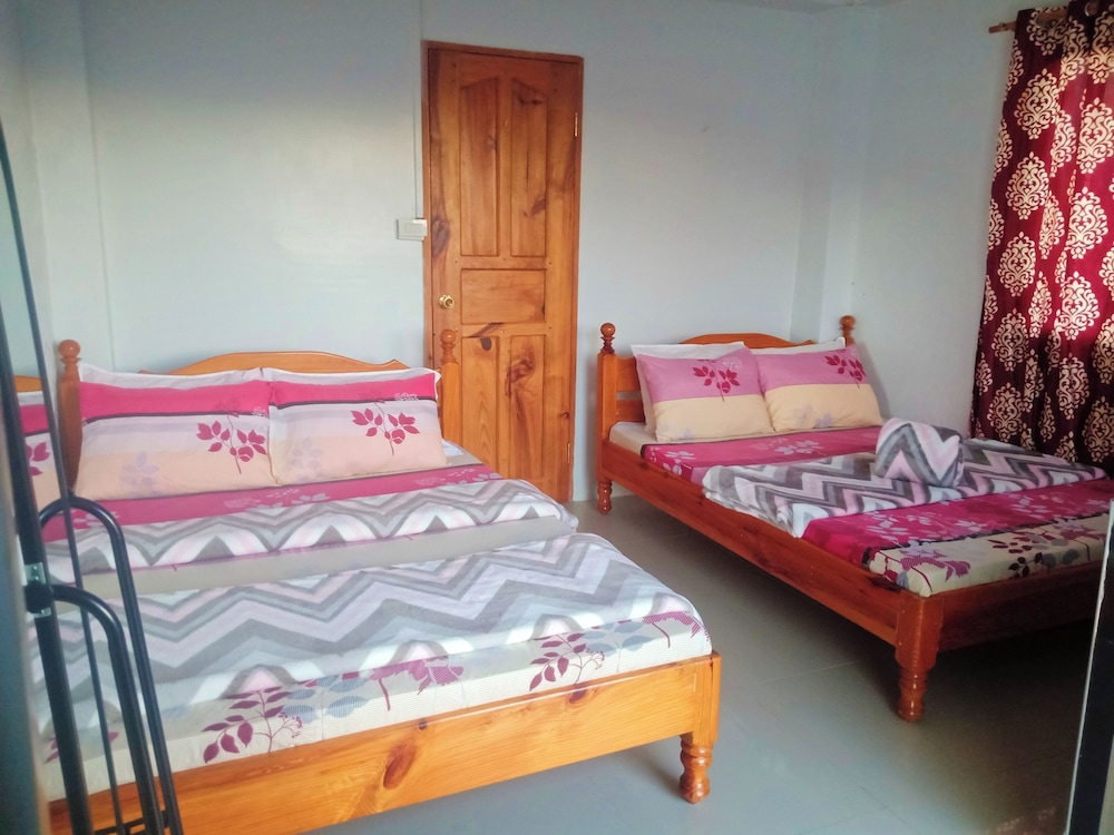 Classic Quadruple Room, Balcony, Mountain View photo 1