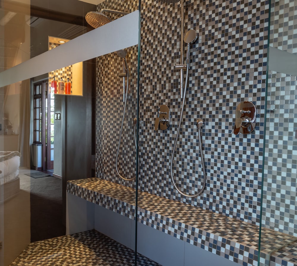 Executive Suite - Photo 22